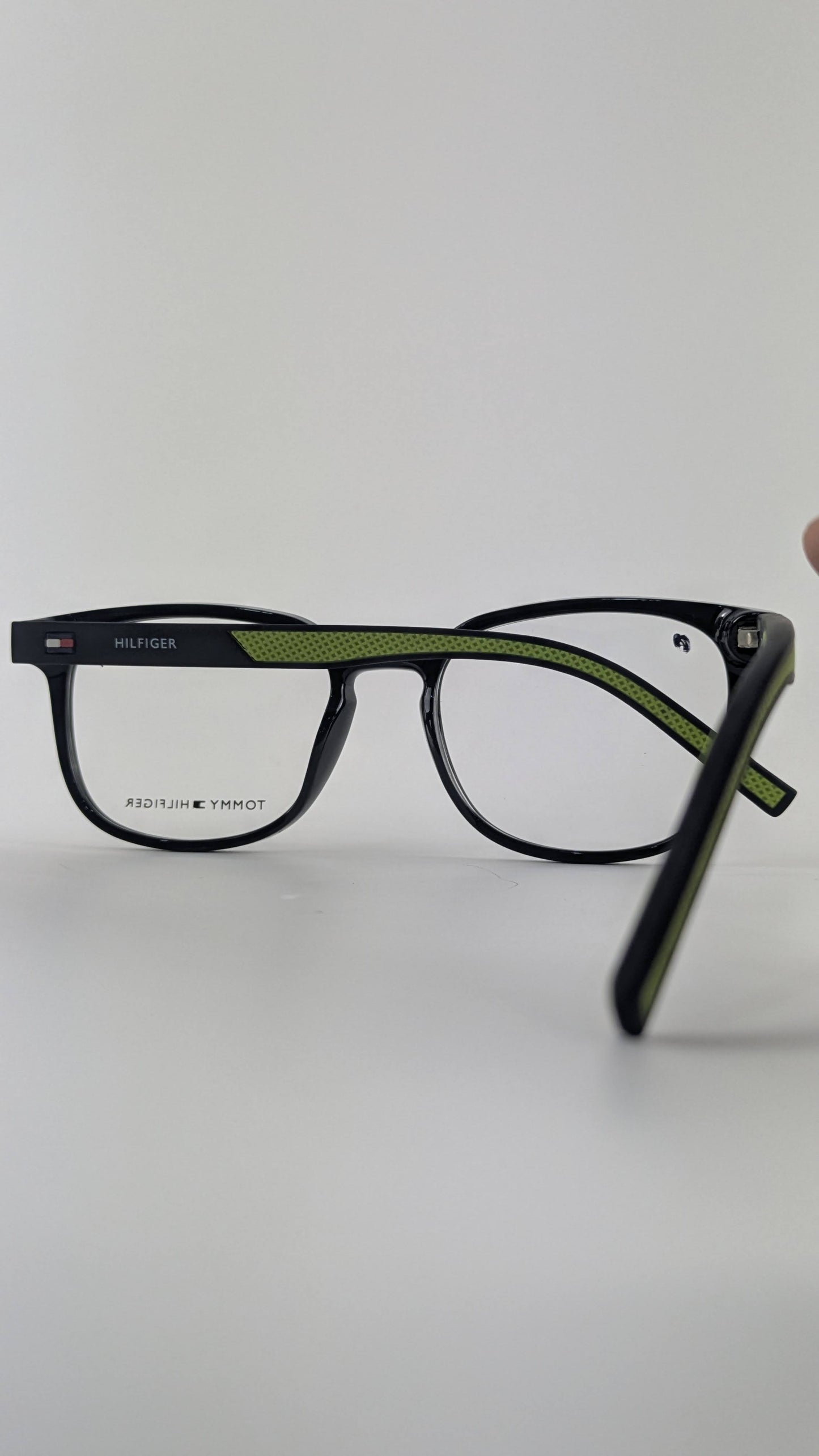 Tommy Hilfiger OLD 1598